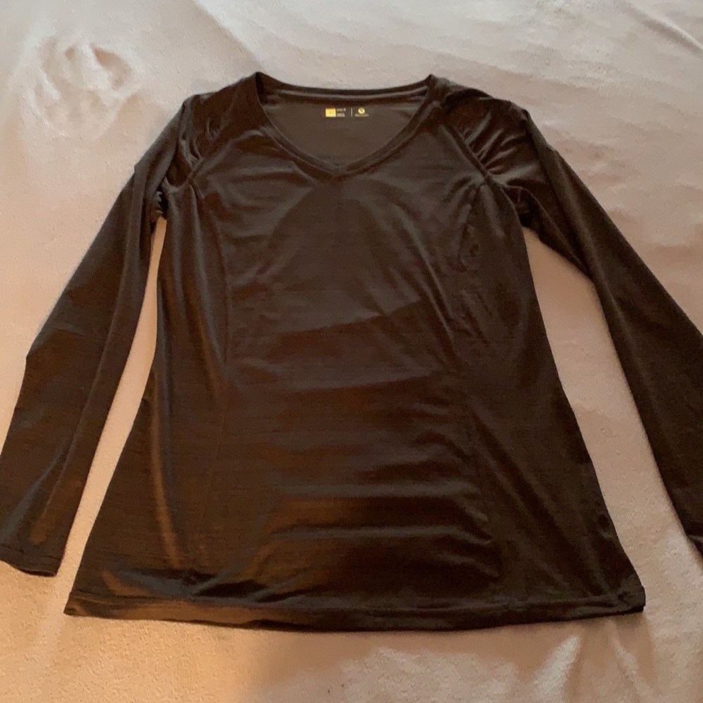 Xersion black semi fit black shirt - Picture 2 of 5